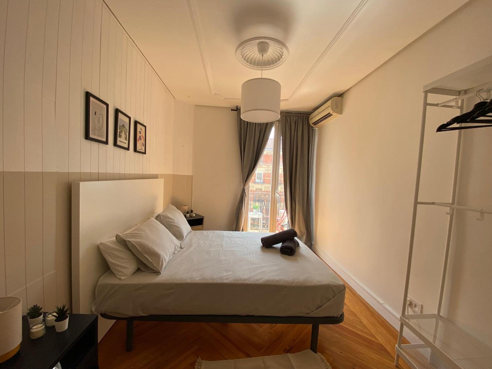 Santa Engracia Street, Private Rooms, Madrid